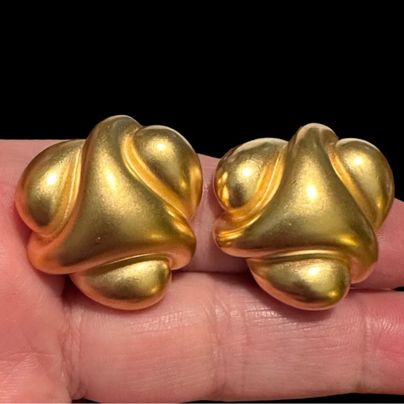KJL Kenneth J Lane Clip Earrings Chunky Modernist Matte Gold Tone Vintage - Picture 2 of 8